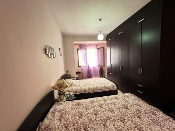 Tirane, jepet me qera apartament 2+1 Kati 5, 100 m² 490 € (Prane Nela 6)