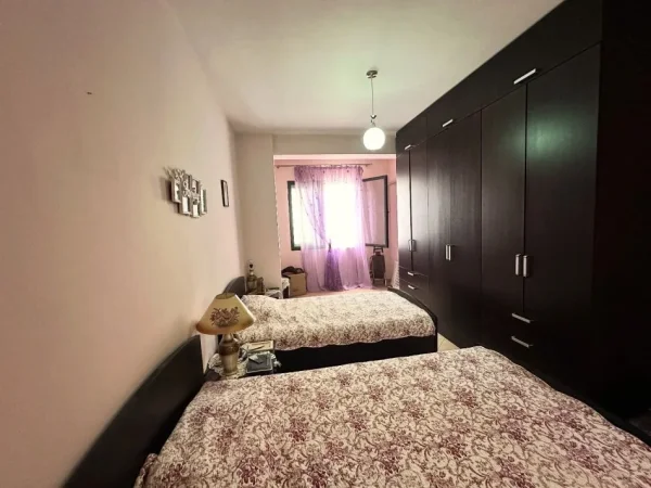 Tirane, jepet me qera apartament 2+1 Kati 5, 100 m² 490 € (Prane Nela 6)