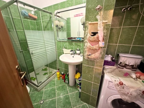 Tirane, jepet me qera apartament 2+1 Kati 5, 100 m² 490 € (Prane Nela 6)