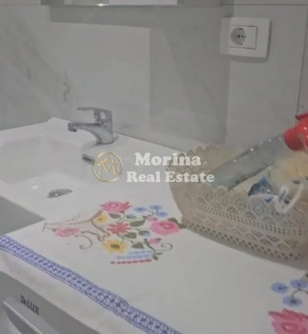 Tirane, jepet me qera apartament 3+1 Kati 4, 90 m² 550 € (Bulevardi i RI)