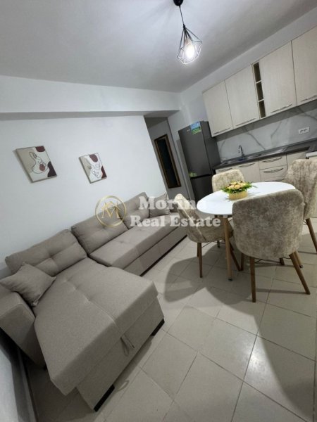 Tirane, jepet me qera apartament 1+1 Kati 1, 60 m² 450 € (Laprake, Kupola)