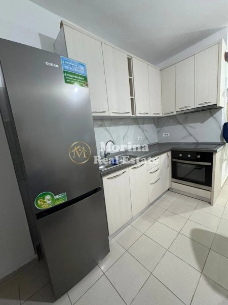 Tirane, jepet me qera apartament 1+1 Kati 1, 60 m² 450 € (Laprake, Kupola)