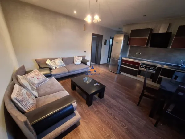 Tirane, jepet me qera apartament 2+1 Kati 4, 85 m² 580 € (NE FILLIM TE RRUGES HOXHA TAHSIM)