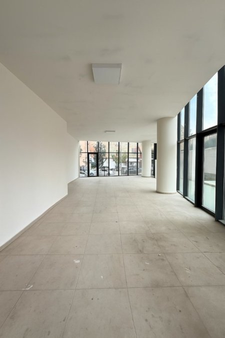 Tirane, jepet me qera dyqan Kati 0, 120 m² 2.700 € (Rruga Mine Peza)