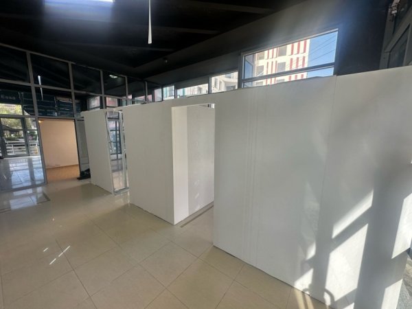 Tirane, jap me qera ambjent biznesi Kati 1, 61 m² 1.000 € (zogu i zi)