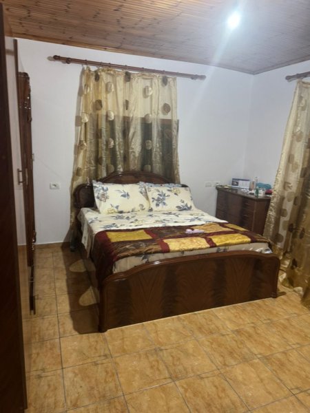 Tirane, jepet me qera apartament 3+1+Ballkon Kati 4, 120 m² 400 € (Kodra e Priftit)