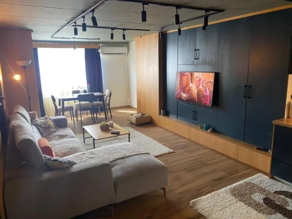 jepet me qera apartament duplex 1+1 Kati 1, 80 m² 550 € (GOLDEN PARK 3)