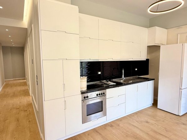 Tirane, jepet me qera apartament 2+1+Aneks+Ballkon Kati 3, 89 m² 550 € (Bulevardi Zhan Dark)