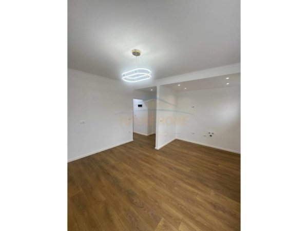 Tirane, shitet apartament 1+1 Kati 3, 45 m² 104.000 € (Selitë)