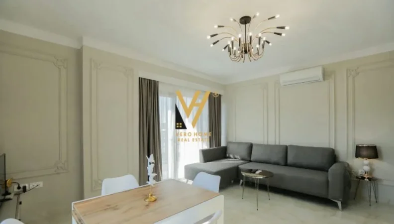 Tirane, jepet me qera apartament 1+1+Ballkon Kati 7, 70 m² 800 € (KOMUNA E PARISIT)