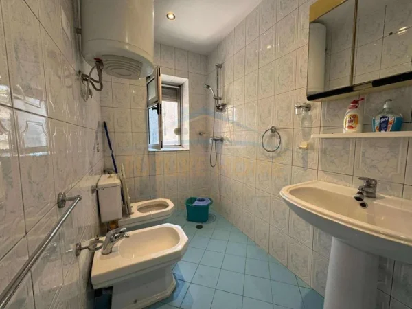 Tirane, shitet apartament 1+1+Ballkon Kati 3, 58 m² 138.000 € (Pazari i Ri)