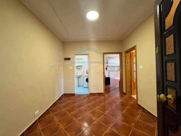 Tirane, shitet apartament 1+1+Ballkon Kati 3, 58 m² 138.000 € (Pazari i Ri)