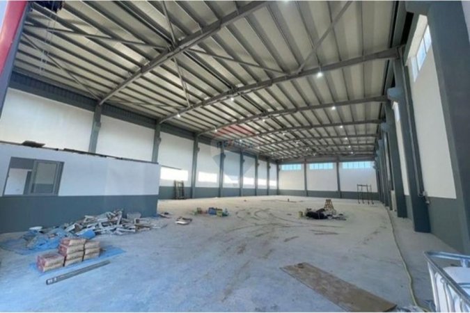 Tirane, jepet me qera magazine , 2.500 m² 4.000 € (Vore)