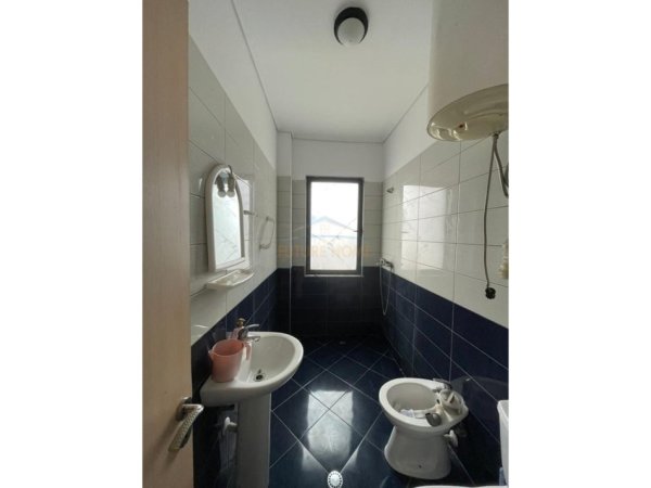 Tirane, shitet apartament 2+1+Ballkon Kati 8, 91 m² 130.000 € (Unaza e Re)