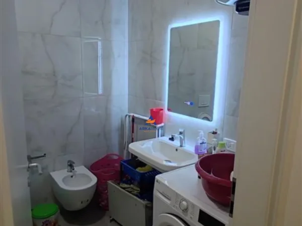 Tirane, shitet apartament 2+1+Ballkon Kati 3, 99 m² 170.000 € (⁠ALI DEM, KOMPLEKSI MANGALEMI)