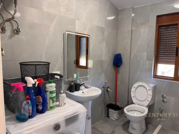Tirane, jepet me qera apartament 2+1 Kati 2, 70 m² 500 € (Sanatorium)