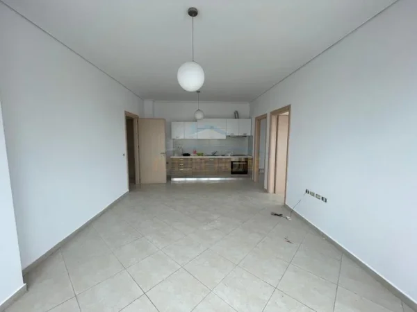 Tirane, shitet apartament 2+1+Ballkon Kati 8, 91 m² 130.000 € (Unaza e Re)