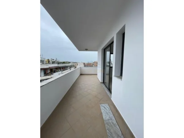 Tirane, shitet apartament 2+1+Ballkon Kati 8, 91 m² 130.000 € (Unaza e Re)