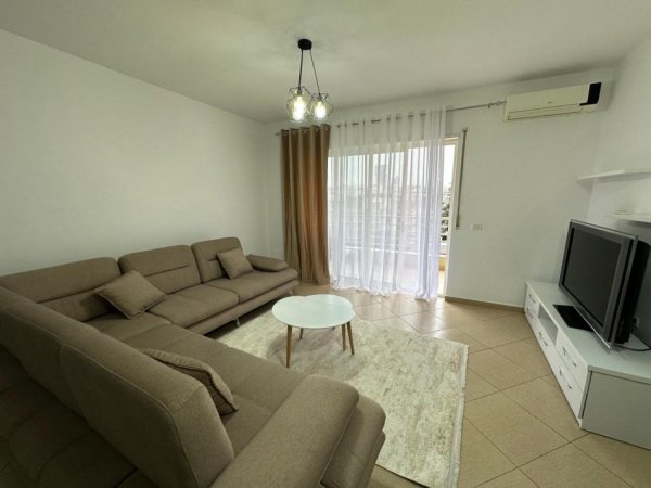 Tirane, jepet me qera apartament 2+1+Ballkon Kati 5, 110 m² 800 € (Kompleksi Panorama/Shkolla e Mesme Harry Fultz)