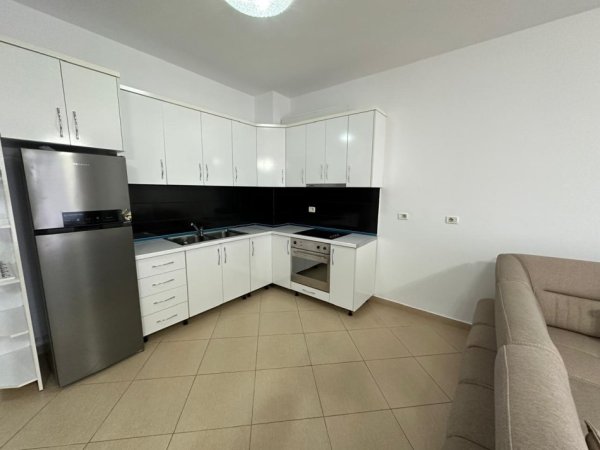 Tirane, jepet me qera apartament 2+1+Ballkon Kati 5, 110 m² 800 € (Kompleksi Panorama/Shkolla e Mesme Harry Fultz)