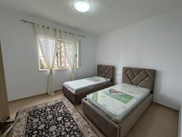 Tirane, jepet me qera apartament 2+1+Ballkon Kati 5, 110 m² 800 € (Kompleksi Panorama/Shkolla e Mesme Harry Fultz)