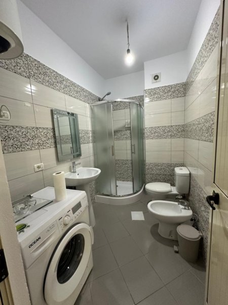 Tirane, jepet me qera apartament 2+1+Ballkon Kati 5, 110 m² 800 € (Kompleksi Panorama/Shkolla e Mesme Harry Fultz)