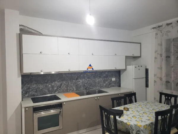 Tirane, jepet me qera apartament 3+1+Ballkon Kati 2, 131 m² 65.000 € (ASTIR PRAN OZONE)