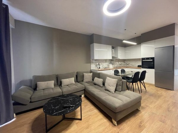 Tirane, jepet me qera apartament 2+1 Kati 7, 97 m² 850 € (Rruga e Dibres Kompleksi Halili)
