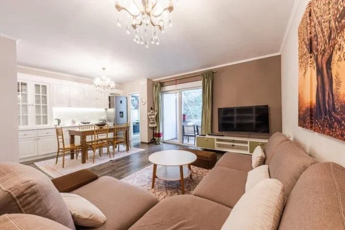 Tirane, jepet me qera apartament Kati 1, 114 m² 900 € (liqeni i thate)