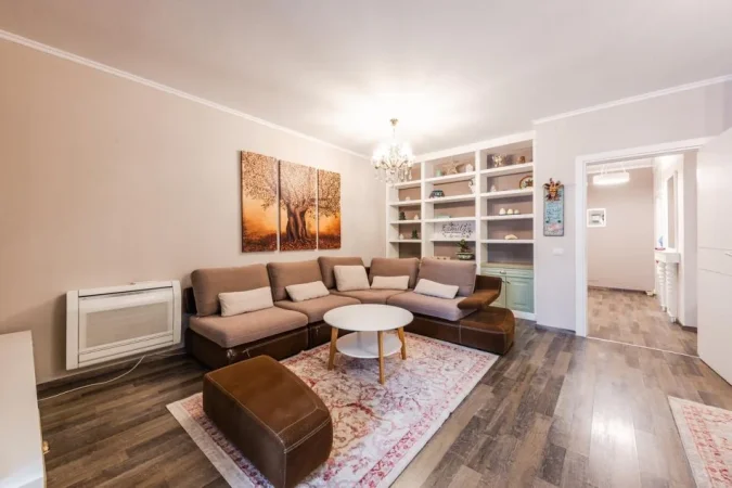 Tirane, jepet me qera apartament Kati 1, 114 m² 900 € (liqeni i thate)