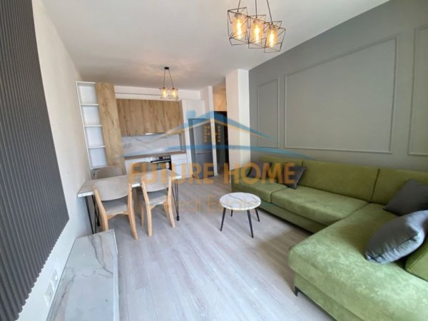 Tirane, shitet apartament 2+1+Ballkon Kati 8, 132 m² 178.000 € (Kompleksi Grand Gallery)