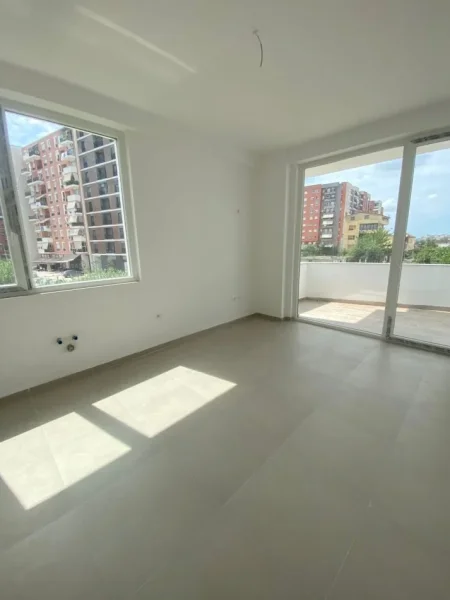 Tirane, shes apartament 1+1 Kati 2, 67 m² 126.000 € (Rruga kashar)