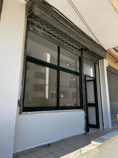 Durres, jepet me qera dyqan , 21 m² 200 € (prane stadiumit)