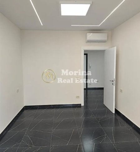 Tirane, jepet me qera zyre Kati 6, 75 m² 550 € (Rruga Mine Peza,Golden Tower Residence)