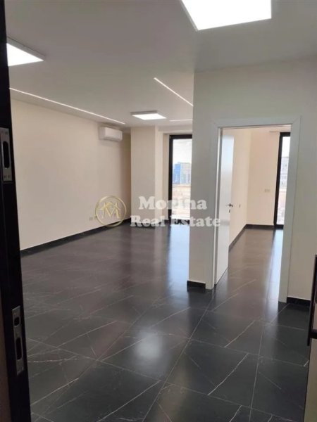 Tirane, jepet me qera zyre Kati 6, 75 m² 550 € (Rruga Mine Peza,Golden Tower Residence)