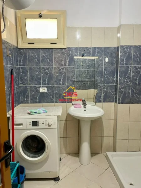 Vlore, shitet apartament 1+1+Ballkon Kati 2, 60 m² (Rruga Murat Tërbaçi)