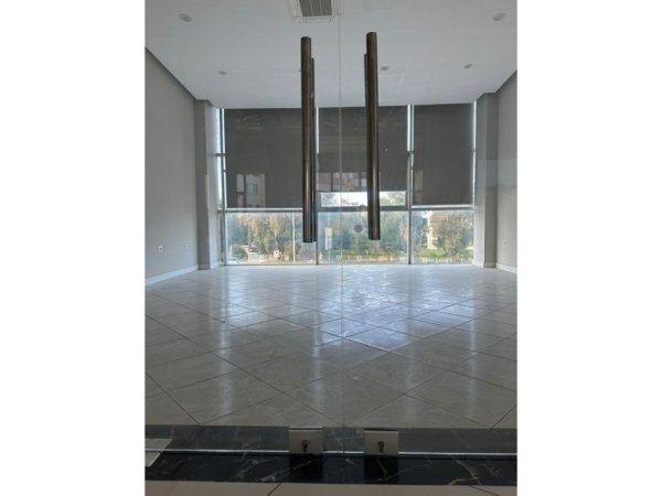 Durres, jepet me qera ambjent biznesi Kati 2, 400 € 