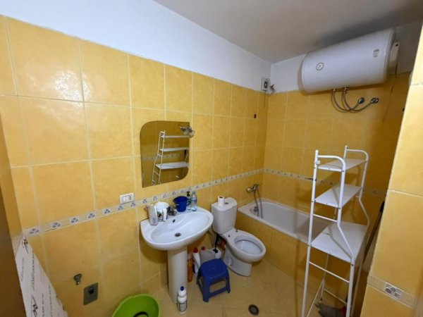 Tirane, jepet me qera 1+1 Kati 8, 400 € 