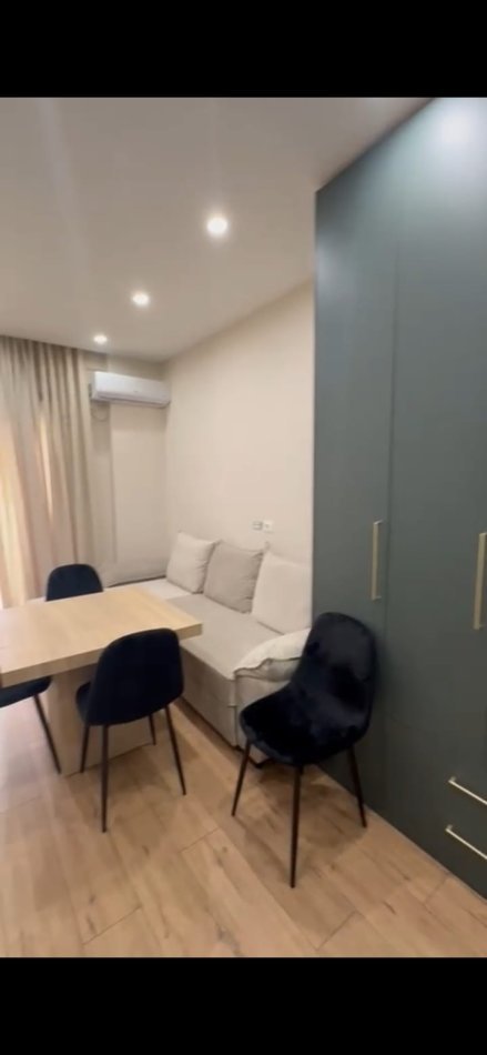 Tirane, jepet me qera 1+1 , 400 € 