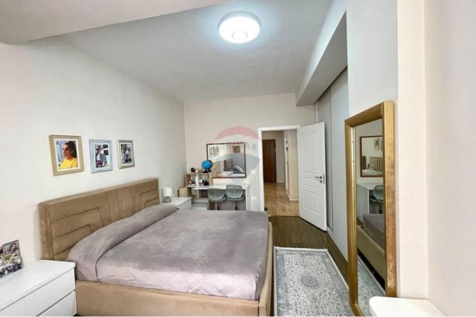 Tirane, jepet me qera apartament 2+1+Ballkon Kati 5, 120 m² 950 € 
