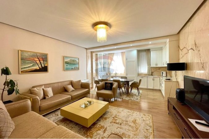 Tirane, jepet me qera apartament 2+1+Ballkon Kati 5, 120 m² 950 € 