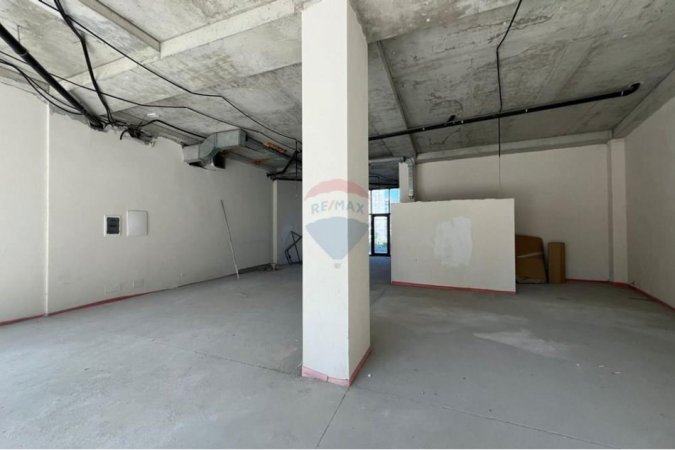 Tirane, jepet me qera dyqan , 166 m² 4.150 € (Lake View)