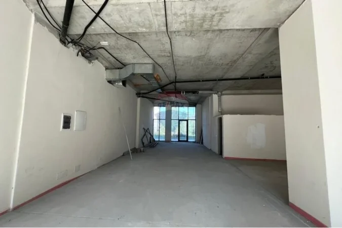 Tirane, jepet me qera dyqan , 166 m² 4.150 € (Lake View)