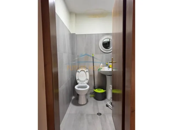 Tirane, jepet me qera zyre Kati 3, 21 m² 800 € (Rruga Vaso Pasha, Bllok, Tiranë!)