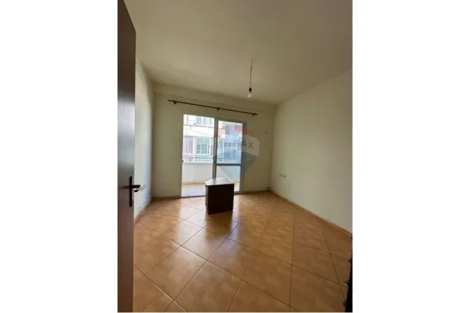 Tirane, jepet me qera apartament 2+1 Kati 4, 104 m² 350 € (Rruga Sotir Caci, Tiranë)