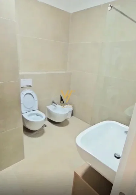 Tirane, jepet me qera apartament 2+1+Ballkon Kati 3, 89 m² 1.700 € (REZ.GARDEN-SIDE, ST. AIR ALBANIA)