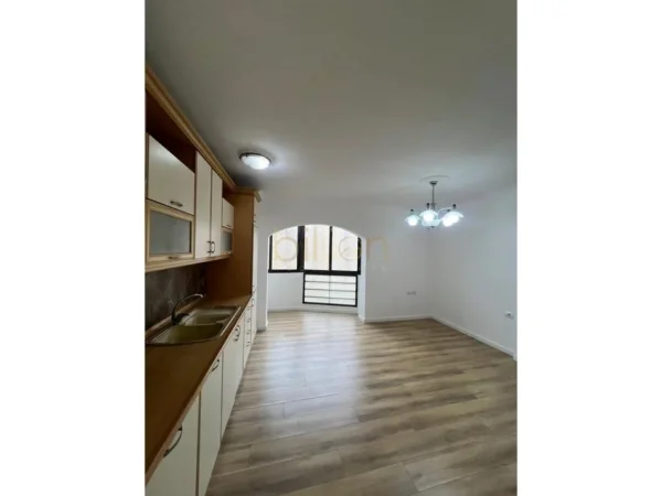 Tirane, shitet apartament 2+1+Ballkon Kati 5, 81 m² 165.000 € 