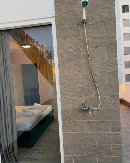 Durres, jepet me qera apartament 1+1+Ballkon , 3.200 € (shkembi i Kavajes)