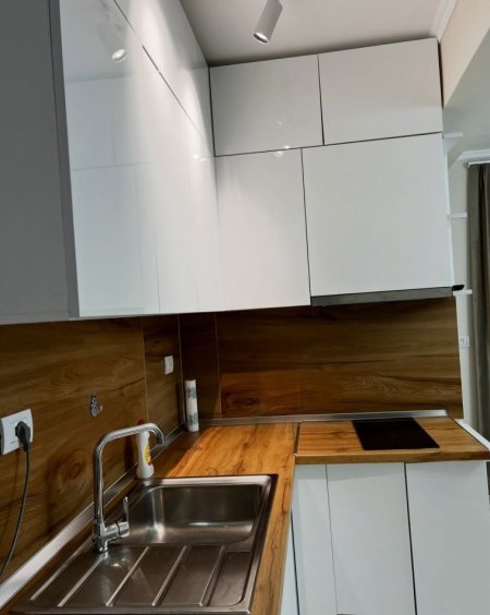 Durres, jepet me qera apartament 1+1+Ballkon , 3.200 € (shkembi i Kavajes)