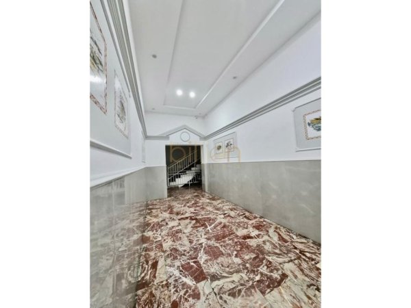 Tirane, jepet me qera 3+1 , 138 m² 850 € 